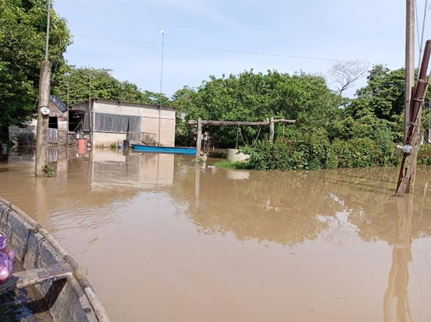 Más de 30 familias entre el agua en Minatitlán tras desbordamiento del río Coatzacoalcos