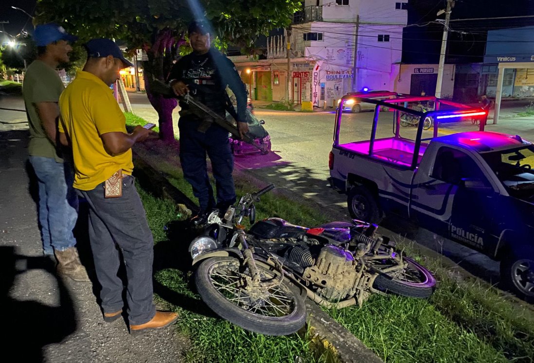 Choque entre motocicleta y coche en Cosamaloapan deja una persona herida