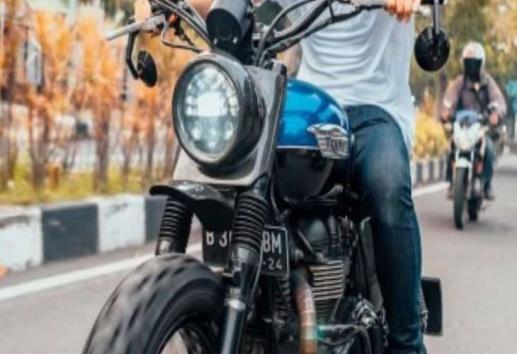 Este empresario mexicano recibió un aventón al aeropuerto en moto y se vuelve viral| VIDEO