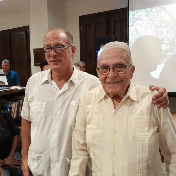 Estrenan documental El hombre del faro en Librería Mar Adentro