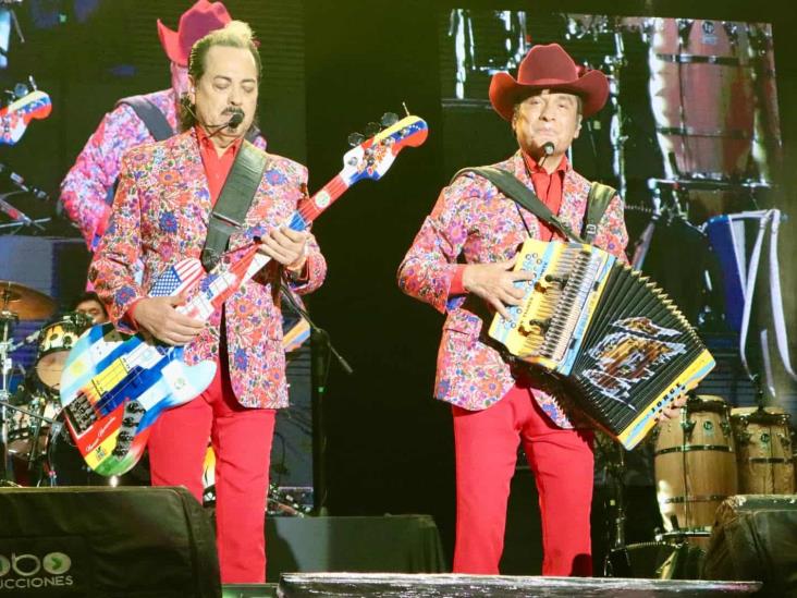 Los Tigres del Norte hacen rugir a Veracruz con show en Estadio Beto Ávila