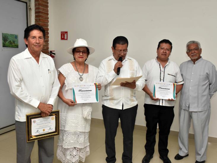 Club Rotario Veracruz entrega reconocimientos a maestros de Zongolica