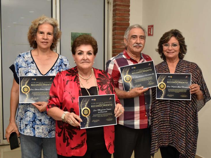 Club Rotario Veracruz entrega reconocimientos a maestros de Zongolica