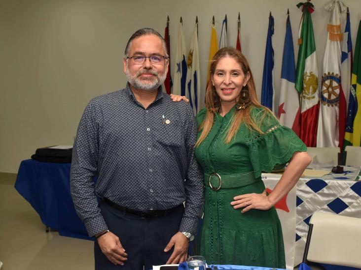 Club Rotario Veracruz entrega reconocimientos a maestros de Zongolica