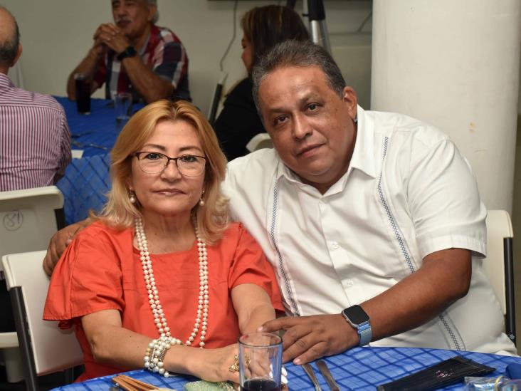 Club Rotario Veracruz entrega reconocimientos a maestros de Zongolica