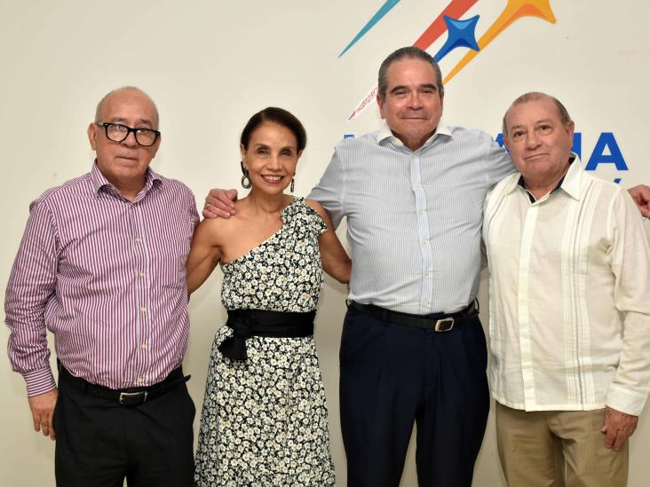 Club Rotario Veracruz entrega reconocimientos a maestros de Zongolica