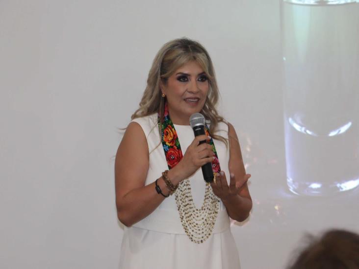 Presenta Macarena Ortega Valdés el mezcal premium Alma Dura