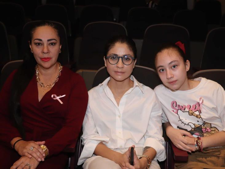 Imparten la conferencia ‘La vida después del cáncer’ en el Teatro Gutiérrez Barrios