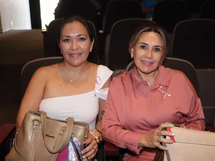 Imparten la conferencia ‘La vida después del cáncer’ en el Teatro Gutiérrez Barrios