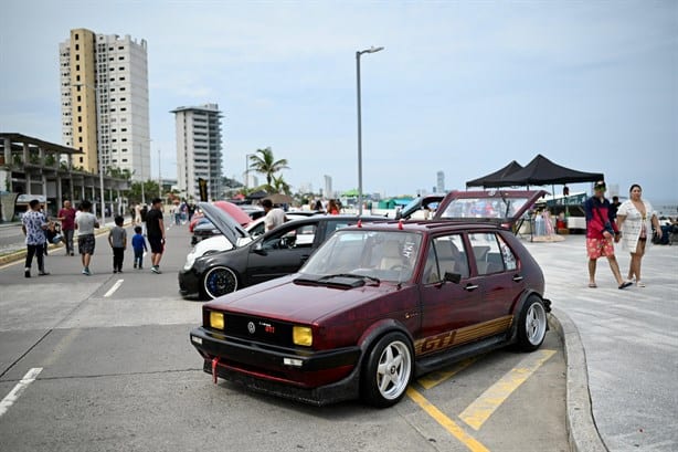 Realizan exhibición de autos modificados en bulevar Vicente Fox, en Boca del Río | VIDEO