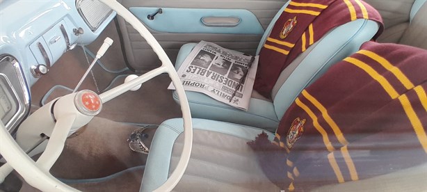 Carro de Harry Potter deslumbra en exhibición de autos antiguos en Xalapa