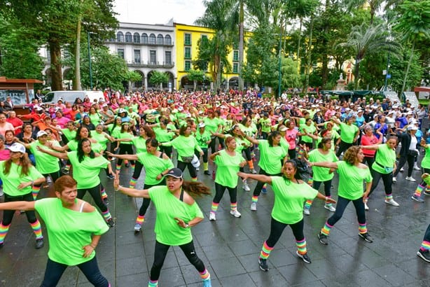 ¡A moverse! realizan rutina masiva de zumba en el Parque Juárez de Xalapa 