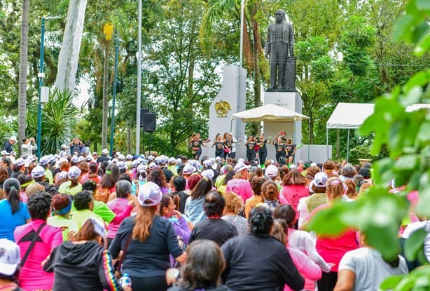 ¡A moverse! realizan rutina masiva de zumba en el Parque Juárez de Xalapa 