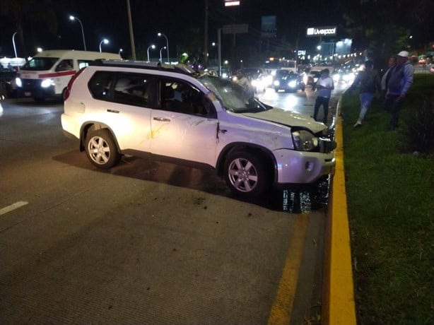 Volcadura de camioneta en avenida Lázaro Cárdenas, de Xalapa