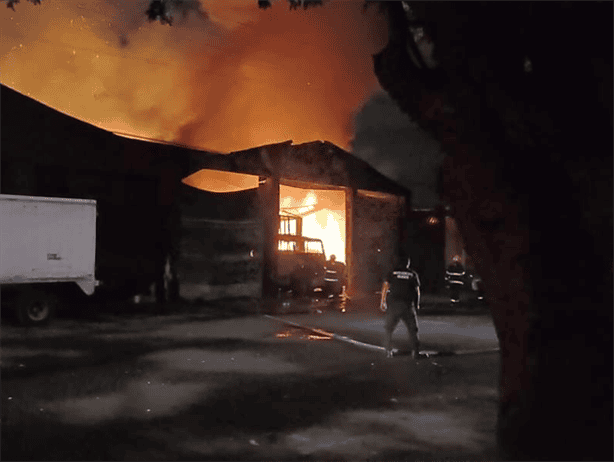 Fuerte incendio consume bodega en el Centro de Veracruz: ¿Qué pasó? (+VIDEO)