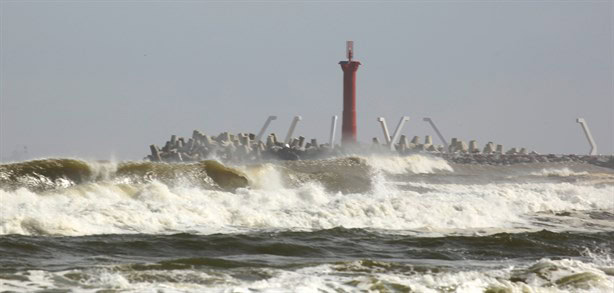 Huracán Milton: cierran puerto de Coatzacoalcos a la navegación menor; se observa intenso oleaje l VIDEO