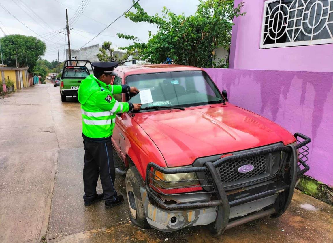 Tránsito intensifica retiro de autos maceta en Agua Dulce  