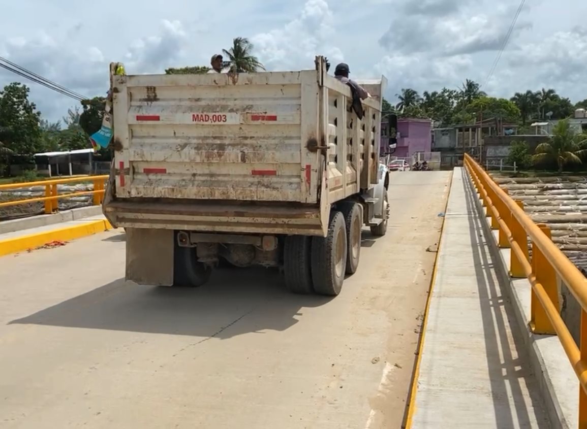 Inoperante el puente El Abulón de Agua Dulce; unidades pesadas usan vías alternas l VIDEO