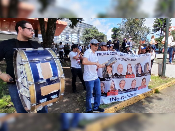 Trabajadores del Poder Judicial marchan en Xalapa por rechazo a reforma