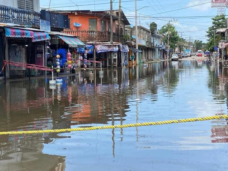 Comenzó al filtrarse el río Coatzacoalcos en Minatitlán; comerciantes se previenen pero reportan bajas ventas | VIDEO