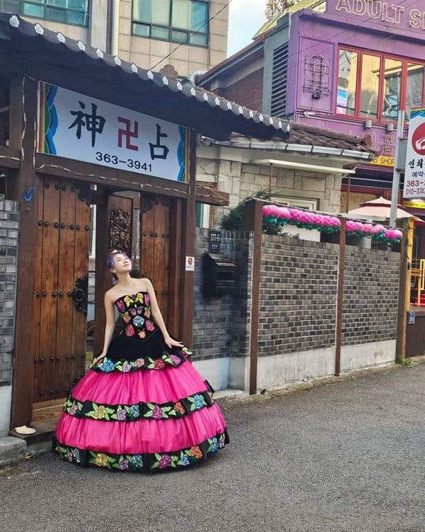 Conocida influencer celebró sus XV años en Corea con un vestido típico del Istmo de Tehuantepec