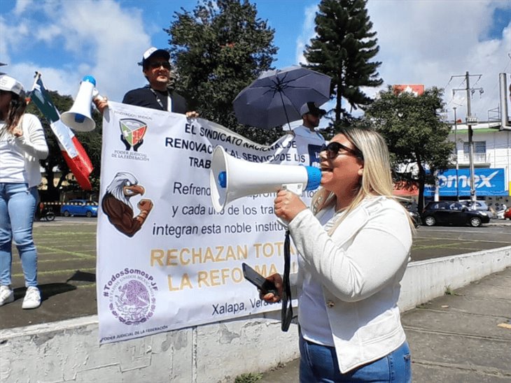 Trabajadores del Poder Judicial marchan en Xalapa por rechazo a reforma