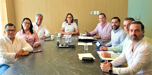 Presenta Rocío Nahle al próximo equipo de DIF Estatal y Sedecop