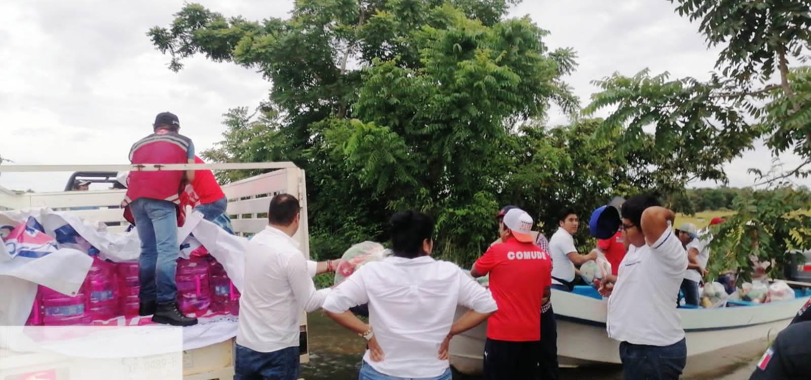 Por desbordamiento del río Chiquito, estas comunidades de Cosoleacaque están incomunicadas 