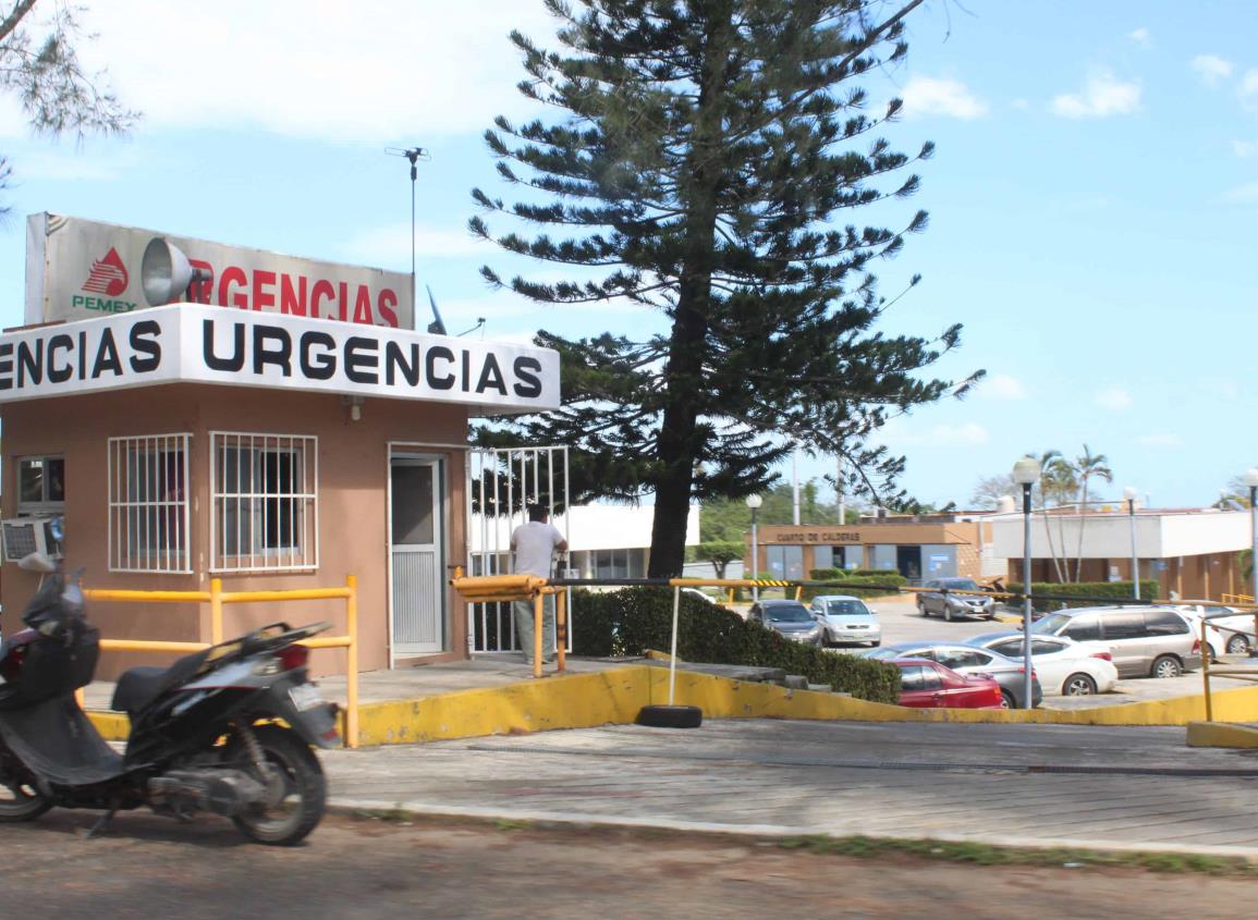 Oficinas de Pemex en Las Choapas, un mes sin luz y con trámites detenidos