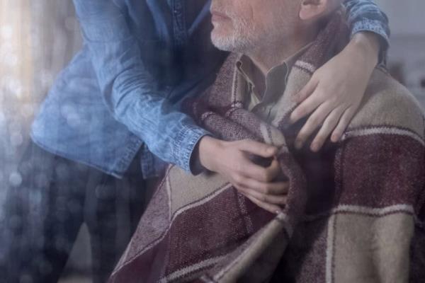 5 consejos para cuidar a los adultos mayores ante la temporada de frentes fríos