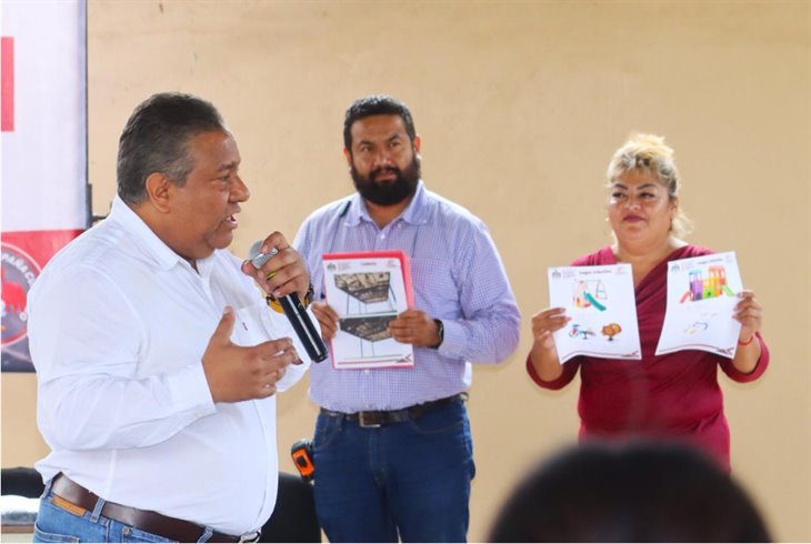 Realizan entrega de uniformes escolares en Ciudad Mendoza