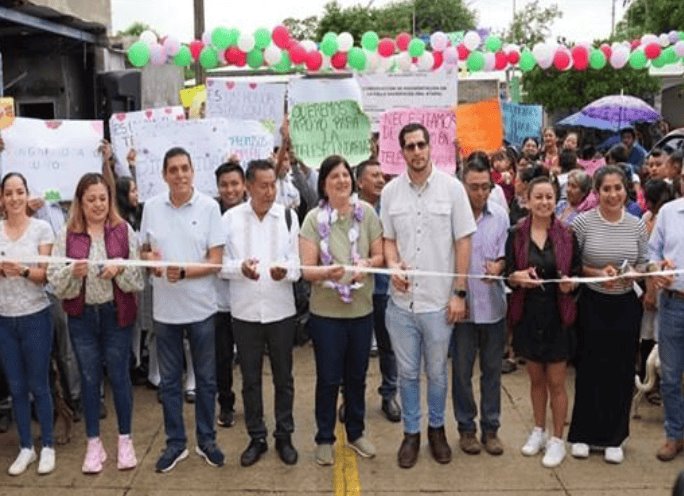 Más obras de electrificación y pavimentación en San Andrés Tuxtla