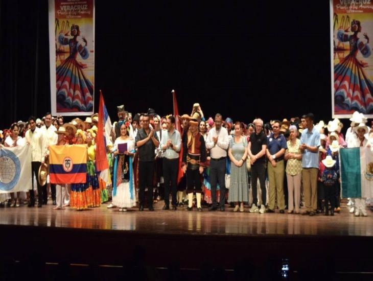 Inicia Festival Internacional del Folklore con función en el Teatro Clavijero