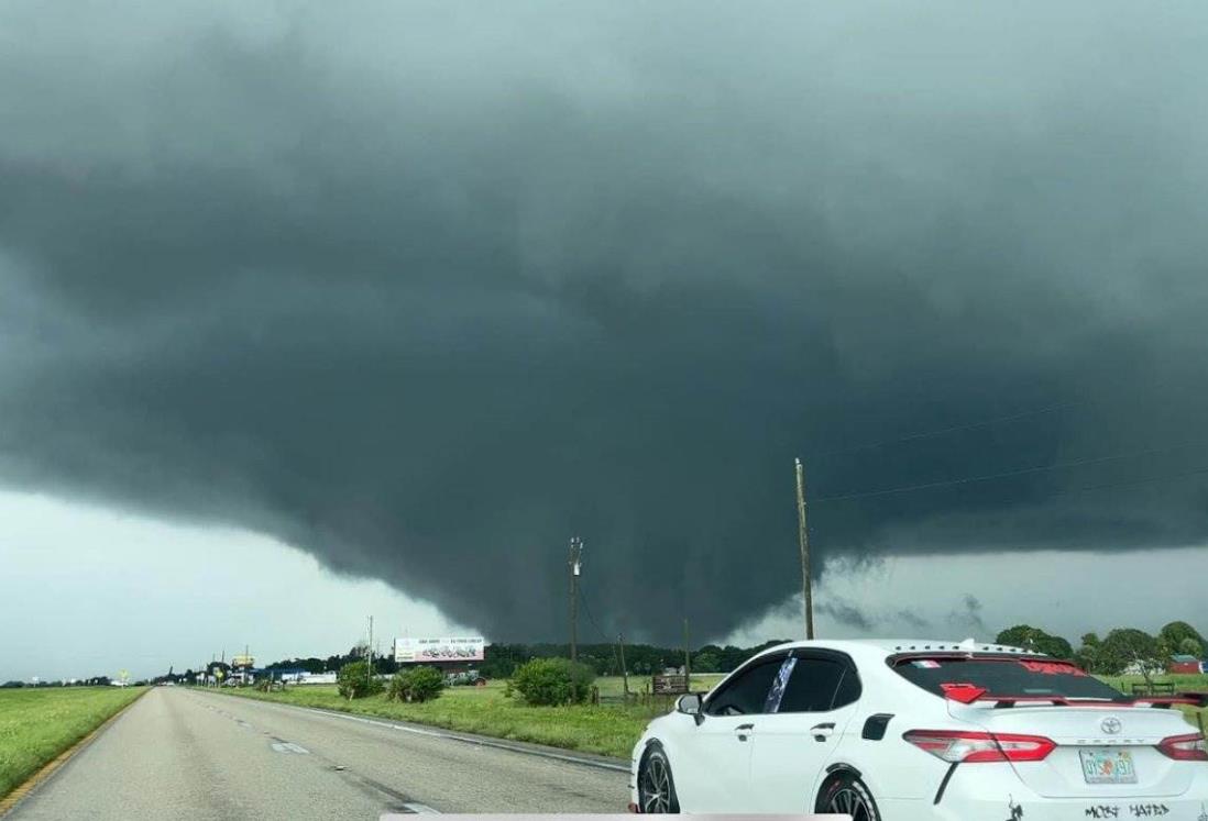 Se forma enorme tornado en Florida previo al impacto de huracán Milton categoría 4 | VIDEO