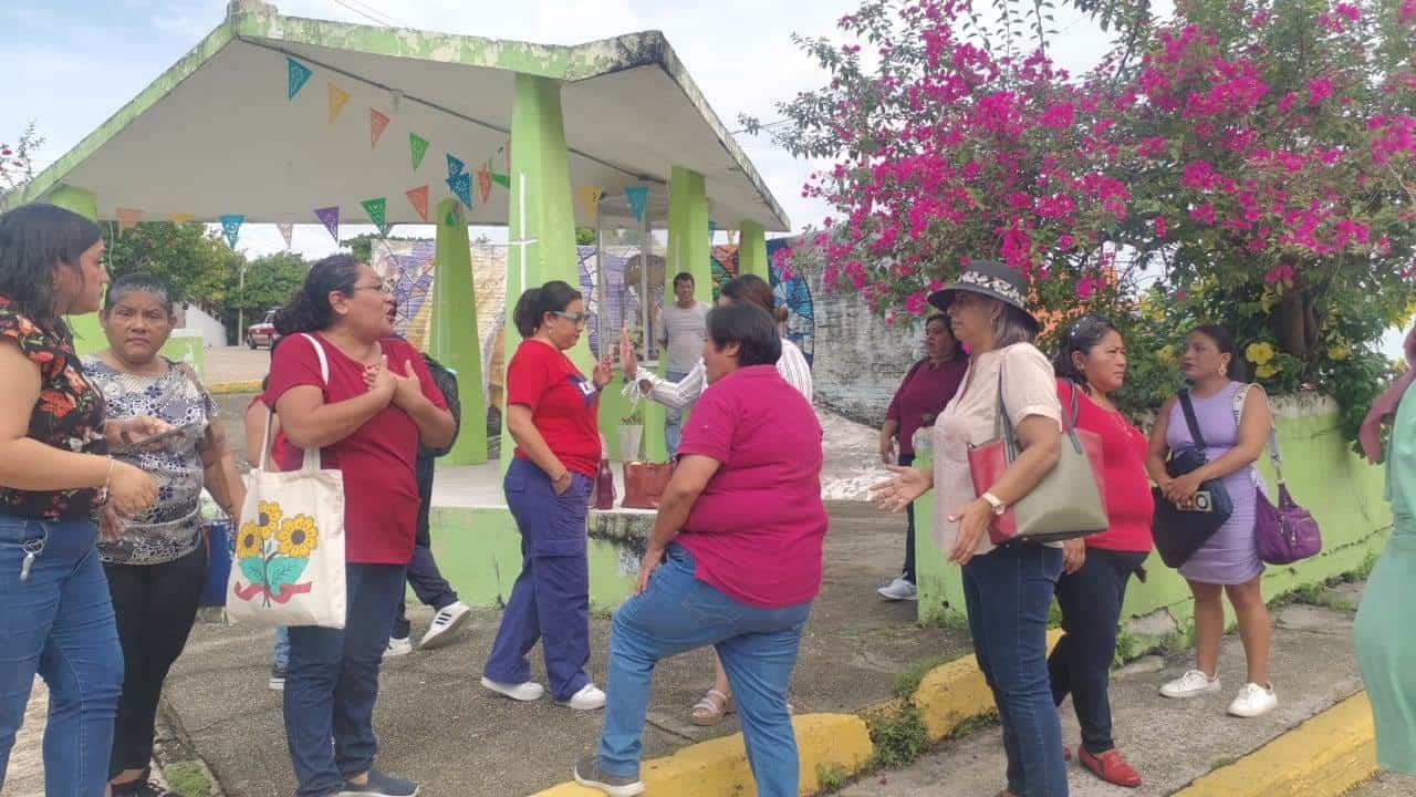 Supervisión Escolar interviene en conflicto de primaria de Nanchital, ¿reinstalarán a al directora?