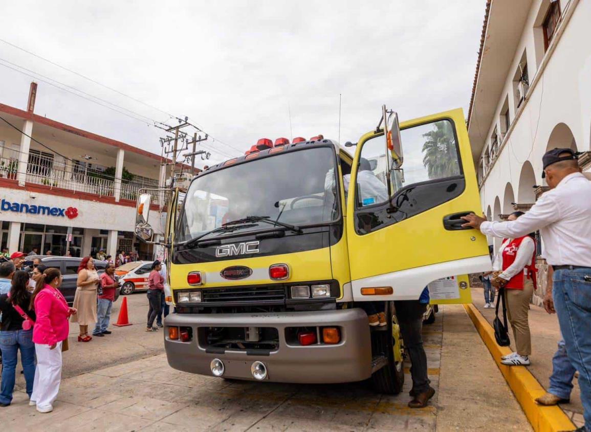 Acayucan recibe camión de Bomberos por parte de Club Rotario 