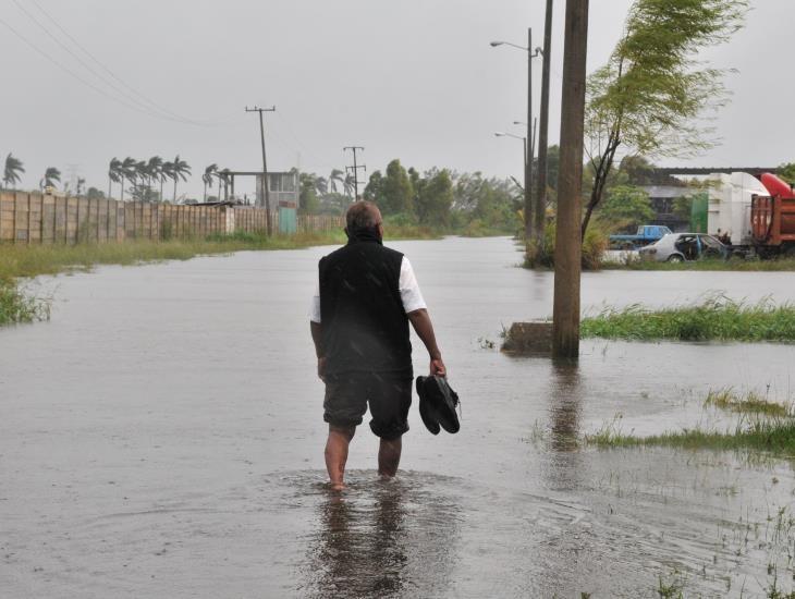 Tras afectaciones de Depresión Tropical 11-E, estos municipios del sur de Veracruz recibirán recursos