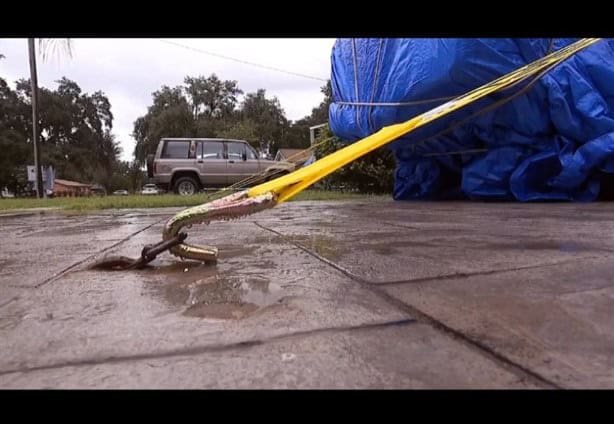 Se viraliza Boricua que amarró su casa para soportar el huracán Milton
