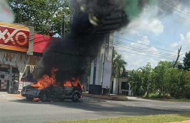 Incendian vehículos y negocios en Villahermosa, Tabasco; dos policías fueron baleados | VIDEO