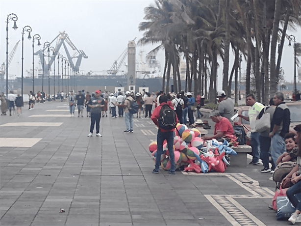 ¿Cuál es la multa para los vendedores ambulantes en el malecón de Veracruz?