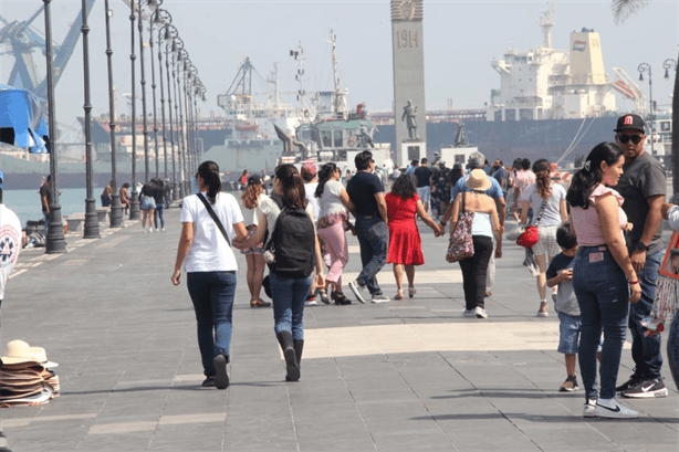 ¿Cuál es la multa para los vendedores ambulantes en el malecón de Veracruz?
