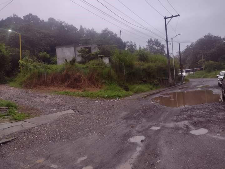 ¡Es un pozo! Así se encuentra la avenida Gómez Farías en Ixhuatlancillo