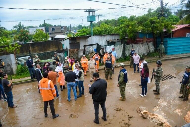 Recorre Amado Cruz Malpica zonas afectadas por tormenta tropical