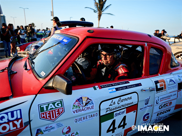 Llegan a Boca del Río los autos que participan en la Carrera Panamericana 2024 | VIDEO