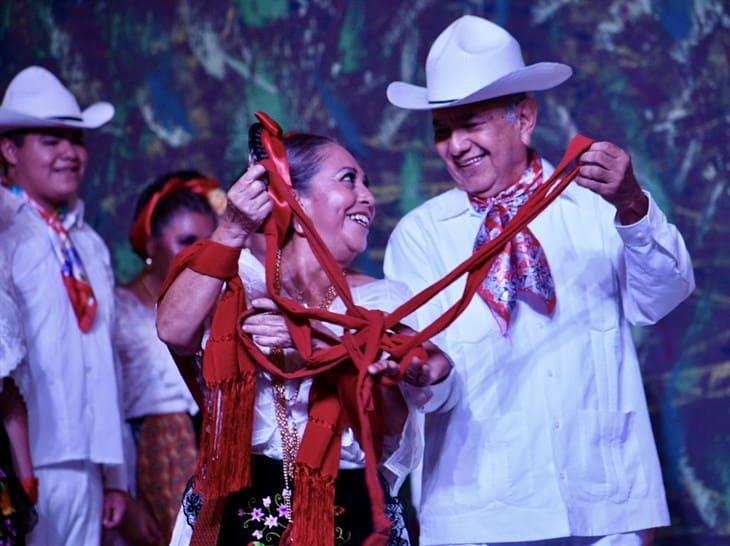 Conjunto Folklórico Veracruz celebra su 60 aniversario y es reconocido en Xalapa