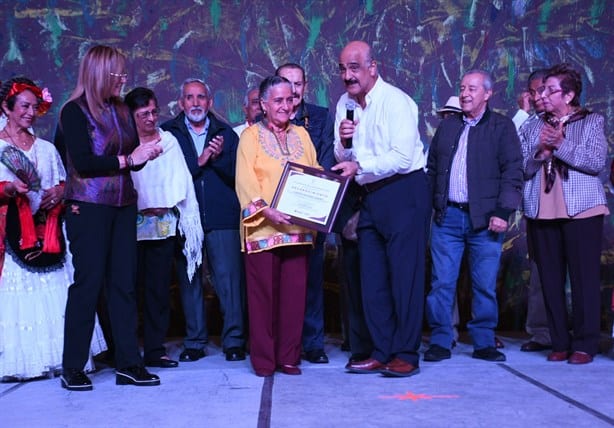 Conjunto Folklórico Veracruz celebra su 60 aniversario y es reconocido en Xalapa