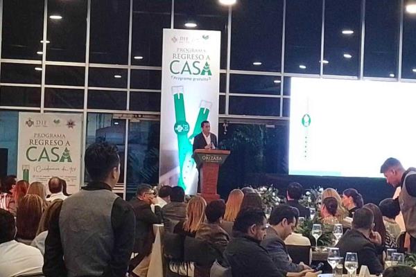 DIF de Orizaba presenta pulseras para evitar extravío de ancianos