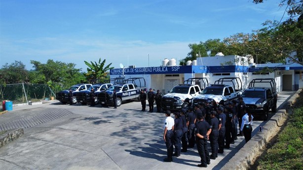 Integran cuatro patrullas nuevas a policía municipal de Tihuatlán