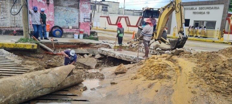 Concluye CMAS reparaciones de fugas de drenaje sanitario y agua potable en Coatzacoalcos