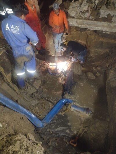 Repara CMAS fuga de agua potable en Transístmica y Zaragoza